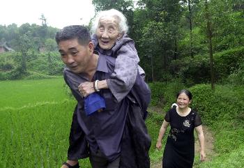 中国老人取代日本老太成为世界上最年长的人(